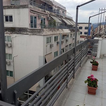Lemon - Happyhostgr - Downtown Apartment Volos Esterno foto
